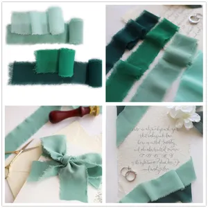 Handgemachte Chiffon-Bänder mit ausgefranstem Rand für Hochzeitsstrauß und Geschenke.