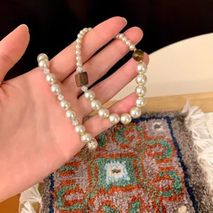 Bracelet de perles exquis avec zircon étincelant et accents uniques pour un style chic.