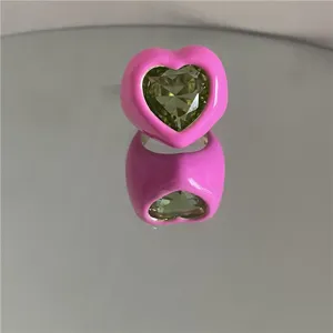 Grosse bague coeur en email rose avec pierre verte, bijoux de mode style ins tendance.
