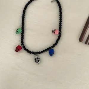 Halloween zwarte kralenketting gotisch met kleurrijke schedelhangers voor dames sieraden