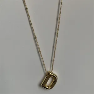 Gouden letter D hanger ketting, massieve chunky initiaal ketting voor dames sieraden.