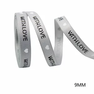 Nastro grosgrain grigio 9mm con stampa love per confezioni regalo e decorazioni per feste.
