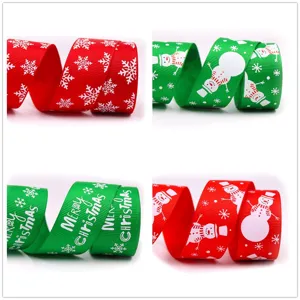 Kerst grosgrain lint met sneeuwvlok sneeuwman en letters voor cadeoverpakking en decoratie.