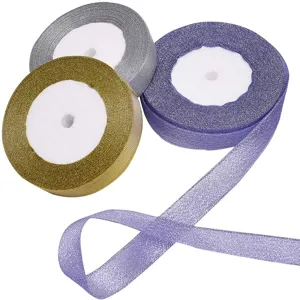 Glitzernde Bänder in Silber, Gold und Lila für Geschenkverpackung und DIY Basteln.