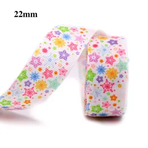 Vue detaille du ruban gros grain imprime de flocons colores 22mm pour emballage.