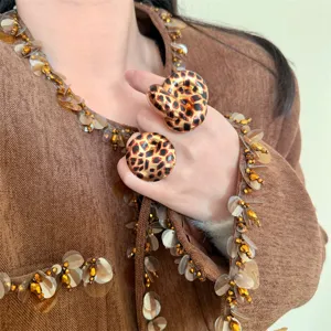 Auffälliger Leopardenmuster Statement Ring, klobiger verdrehter Modeschmuck für Damen neu