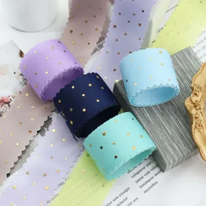 Ruban gros-grain de 38mm avec étoiles dorées et bord festonné, parfait pour nœuds papillon DIY.