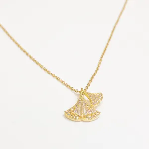 Exquisite ginkgo leaf zirconia pendant necklace detail, elegant gold clavicle chain for women.