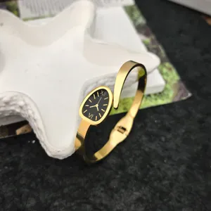 Squisito orologio bracciale in acciaio dorato in stile ins coreano con quadrante ovale elegante.