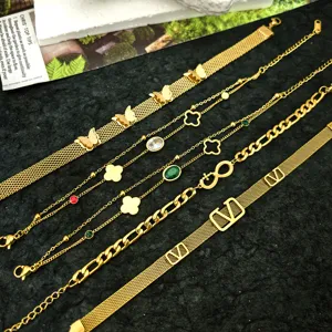 Braccialetto in Acciaio al Titanio con Strass da Donna Stile Euro-Americano Placcato Oro Argento Numeri Romani Geometrici Quadrifoglio Farfalla Gioielli