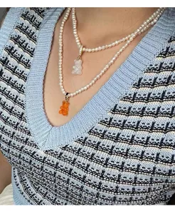 Collar de perlas en capas con bonitos colgantes de osito de goma estilo dulce