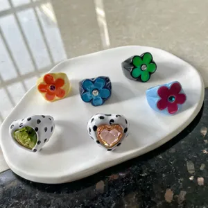 Colorful resin flower and heart rings set, trendy vintage style geometric finger jewelry for women.