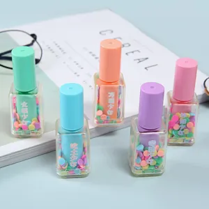 Nagellackförmiger süßer Textmarker Stift mit bunten Konfetti Details für Studenten.