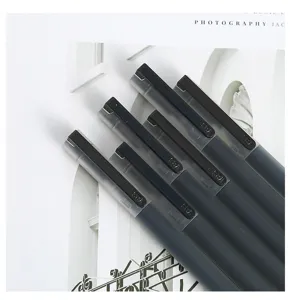 Minimalistische zwarte gelpennen set, soepel schrijvende pennen voor kantoor en school.