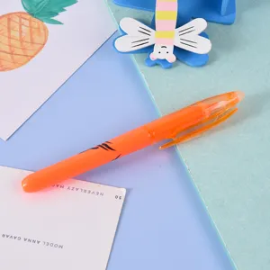 Nahaufnahme des lebendigen orangefarbenen radierbaren Textmarkers mit transparenter Kappe.