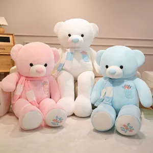 Simpatico orsacchiotto di peluche giocattolo animale con sciarpa e dettaglio ricamo
