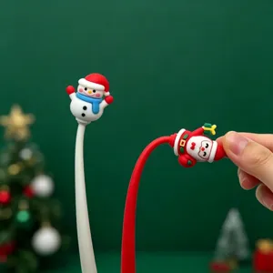 Detailansicht des weihnachtlichen Silikon-Gelschreiber mit niedlichen Cartoon-Figuren.