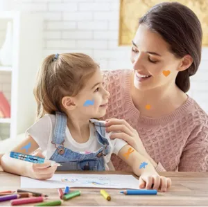 Set di tatuaggi temporanei per bambini con pennarelli colorati, adesivi fai-da-te divertenti.
