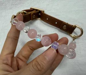 Luxueuze huisdier kristalen kralen halsband voor katten en honden met roze kralen en leer.