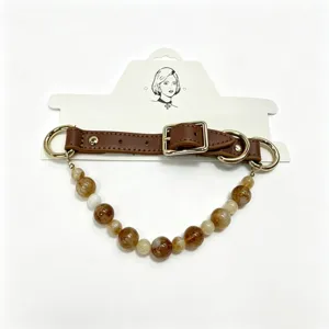 Luxe huisdieren halsband met bruine lederen band en natuurlijke kristallen kralen goud.