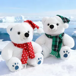 Mignons ours polaires en peluche avec écharpes rouges et vertes sur la neige principale