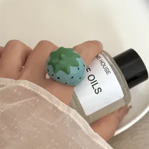 Leuke blauwe aardbei geëmailleerde ring voor vrouwen, zoete koele macaron stijl stapelbare sieraden.