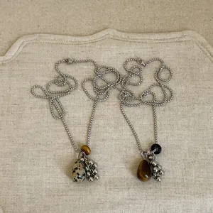 Vintage titanium staal natuursteen ketting met een unieke druif hanger voor dames.