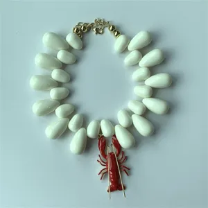 Collier ras de cou pendentif homard mode perles résine acrylique goutte blanche bijoux