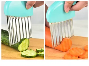 Pratico coltello ondulato da cucina in acciaio inossidabile per tagliare verdure.