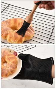 Ensemble de pinceau de cuisson en silicone et gant de four résistant à la chaleur.
