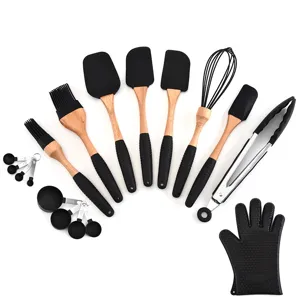 Ensemble d'ustensiles de cuisine en silicone avec manches en bois, spatules de cuisson.