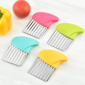 Taglia Patate Ondulato in Acciaio Inossidabile Domestico Taglia Patatine Fritte Manuale Strumento da Cucina Tritaverdure Polivalente