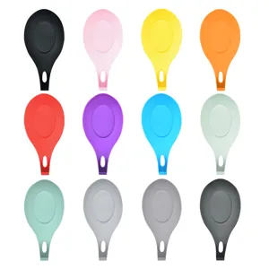 Set di poggiapentole in silicone multicolore per cucina, supporto porta utensili resistente.