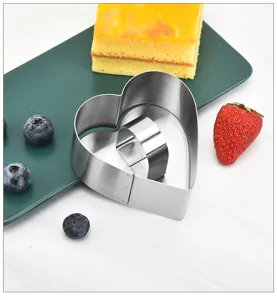Emporte-pièce en forme de cœur en acier inoxydable, idéal pour pâtisseries et biscuits.