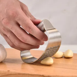 Prensa ajos curvada de acero inoxidable herramienta de cocina profesional picador manual