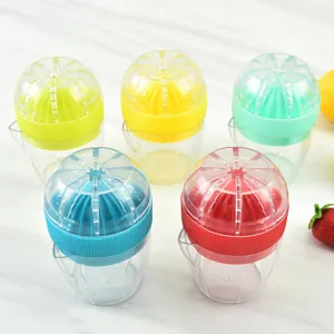 Spremiagrumi manuale, spremi limoni in plastica portatile, utensile da cucina colorato.
