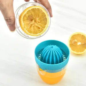 Spremiagrumi manuale in plastica estrattore di succo di limone pratico strumento da cucina.