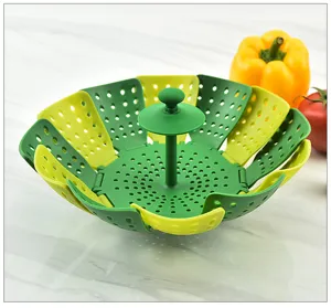 Detailansicht des klappbaren Küchen-Dampfkorbs aus Kunststoff, verstellbares Design.
