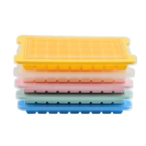 Vassoio per cubetti di ghiaccio in silicone con coperchio stampo quadrato creativo.