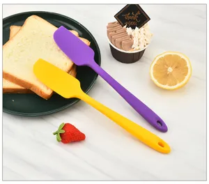 Set di spatole in silicone per dolci e cucina, utensili raschiatori flessibili ed ergonomici.