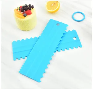 Plastic cake scraper set details showing blue comb patterns for DIY baking and cake decorating.