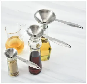 Set di 3 imbuti in acciaio inossidabile con manico imbuto per olio da cucina per riempire liquidi.