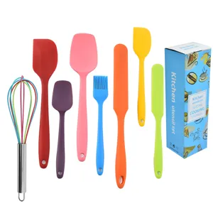 Set de utensilios de cocina de silicona de 8 piezas con espátulas y batidor.