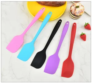 Set di 5 spatole in silicone colorate per cottura in cucina, crema e burro raschietto.