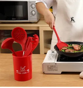 Set di utensili da cucina in silicone 6 pz resistenti al calore con secchiello di supporto.