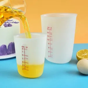 Set de tasses à mesurer en silicone avec échelle en onces pour la cuisine et la pâtisserie.