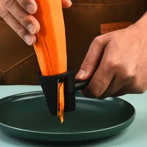 Tagliaverdure a spirale in plastica nera grattugia per carote utensile da cucina