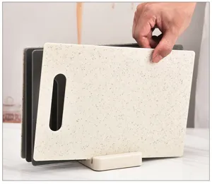 Detailweergave van kunststof snijplank met duurzaam PP-materiaal en handige opbergbasis.