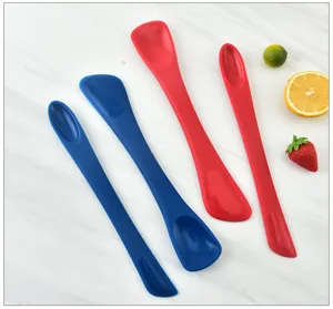 Siliconen dubbelkoppige spatel en lepel set in rood en blauw, ideaal voor bakken en jam smeren.