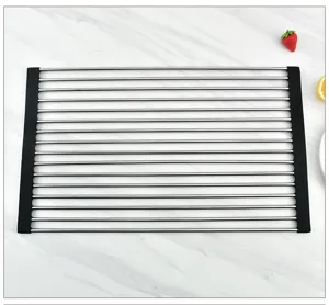 Escurridor de platos enrollable de acero inoxidable alfombrilla fregadero detalle